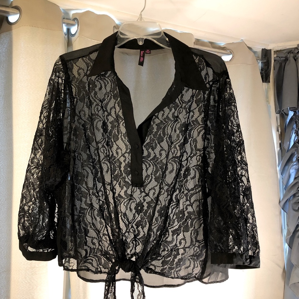 Black-lace, knotted 3/4 sleeve blouse-size 2Xz